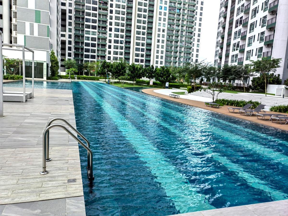 8Scape Residences Batman Vs Ironman@Lsy Home & Leisure Johor Bahru Exteriör bild