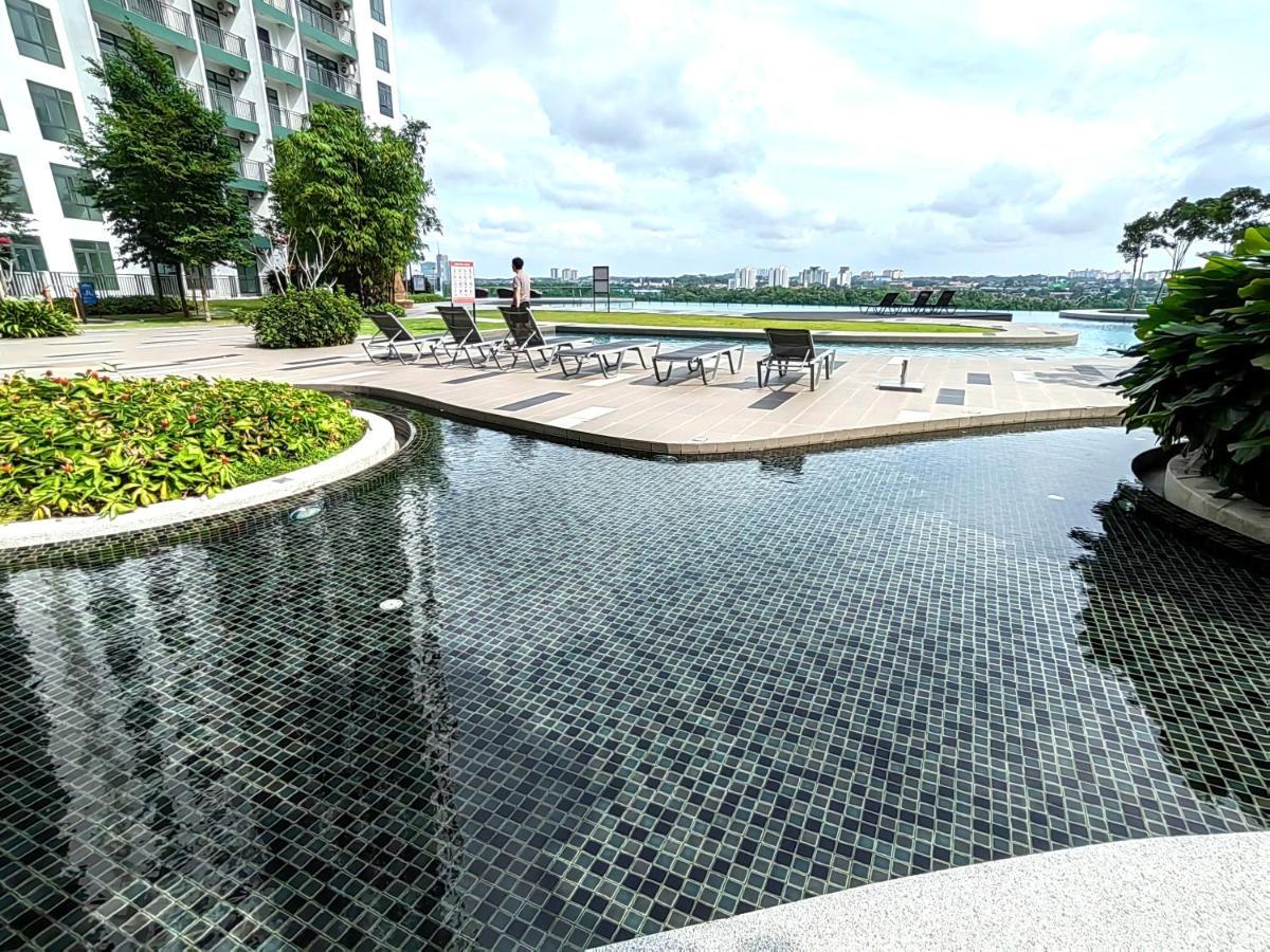 8Scape Residences Batman Vs Ironman@Lsy Home & Leisure Johor Bahru Exteriör bild